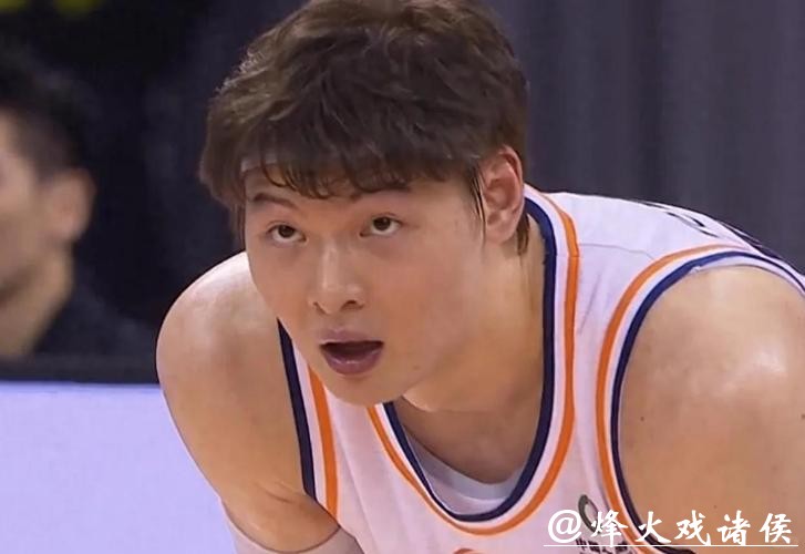 王哲林实现万分里程碑!上海久事男篮主场战胜广州队 王哲林实现万分里程碑!上海久事男篮主场战胜广州队