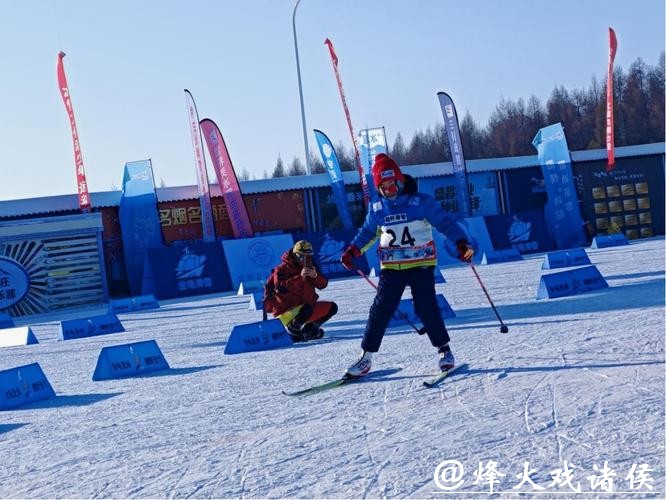 “冰超”·2026中国·绥化第二届国际青少年短距离越野滑雪挑战赛开幕